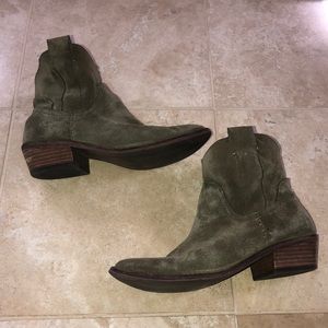 Dolce Vita Green Suede Ankle booties